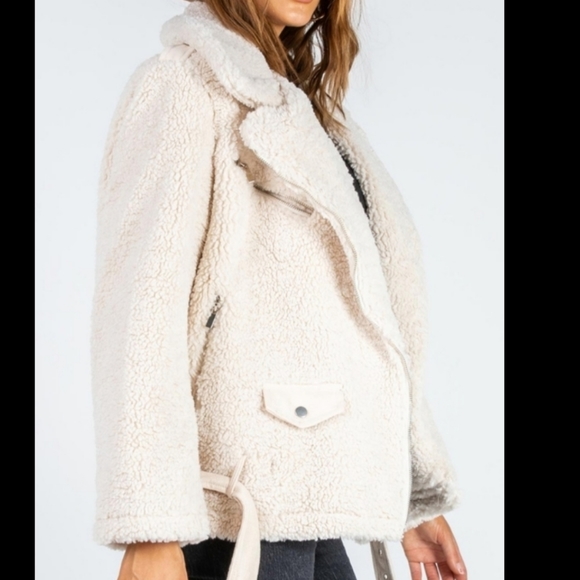 Lioness On The Road Jacket - Picture 2 of 5